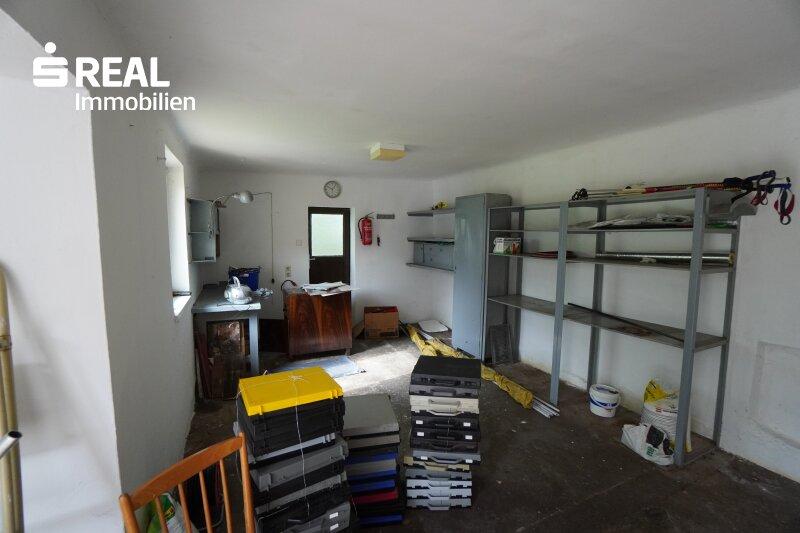 Garage innen 1