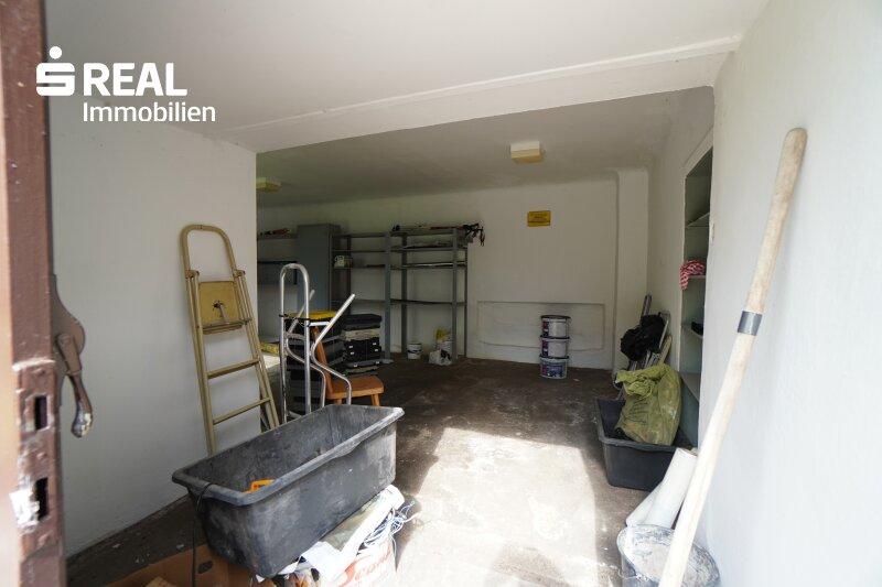 Garage innen 2