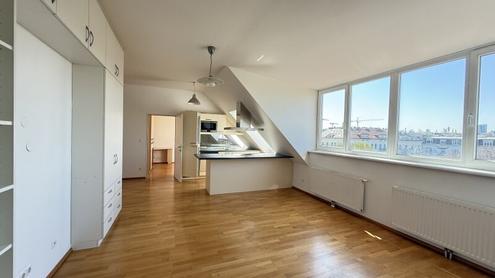 Kolschitzkygasse: unbefristete 4 Zimmer-DG mit Terrasse ab sofort!