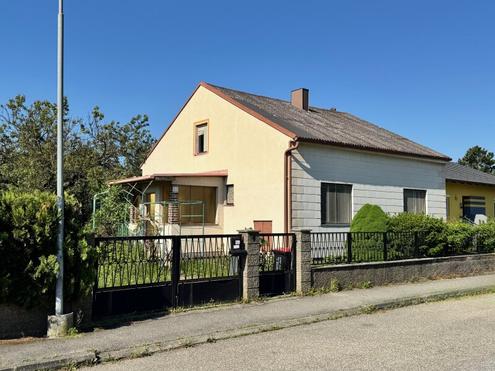 Bastlertraum - Sanierungsbedürftiges Haus auf tollem Grundstück
