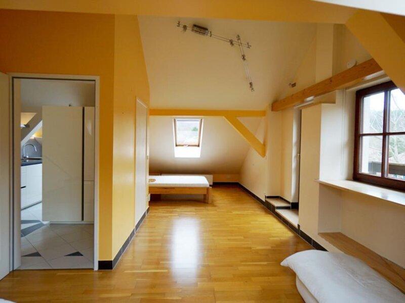 Zimmer 1 mit Ausgang auf Sd-Balkon
