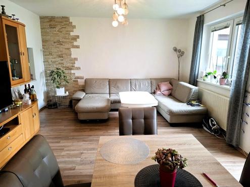 GEMTLICHE 4 Zimmer-WOHNUNG mit LOGGIA