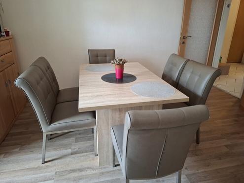 GEMÜTLICHE und HELLE  4 Zimmer-WOHNUNG mit LOGGIA