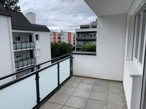 Neuwertige 2 Zimmerwohnung mit sdwestlichen Balkon in Bester Lage von Wiener Neustadt!