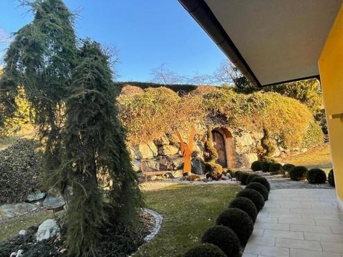 6 ha Grund mit Alleinlage, exklusive Villa mit SPA Bereich, Weinkeller etc.