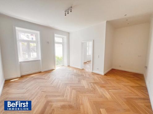 Prachtvoll sanierte Balkonwohnung - ruhige Hofgartenlage