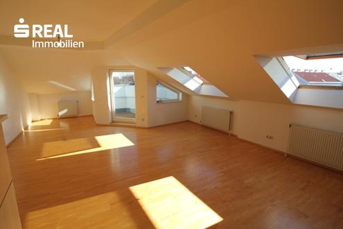 Dachgeschoss, 3 Zimmer, Terrasse, Einbauküche