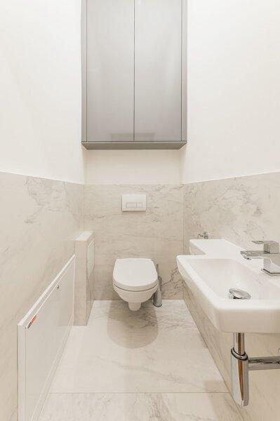 WC mit Stauraum