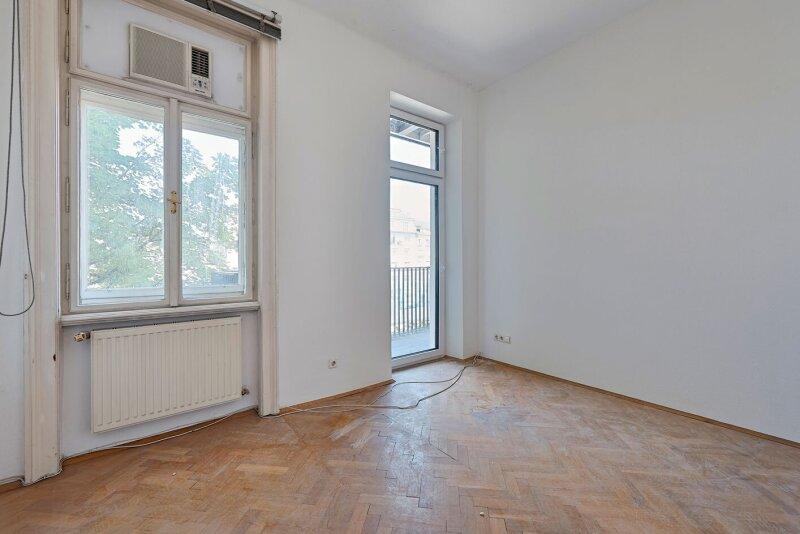 Zimmer mit Balkonausgang