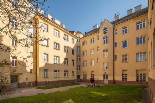 ++NEU++ Leistbare 2-Zimmer Altbau-Wohnung (renovierungsbedürftig) mit getrennter Küche, viel Potenzial!