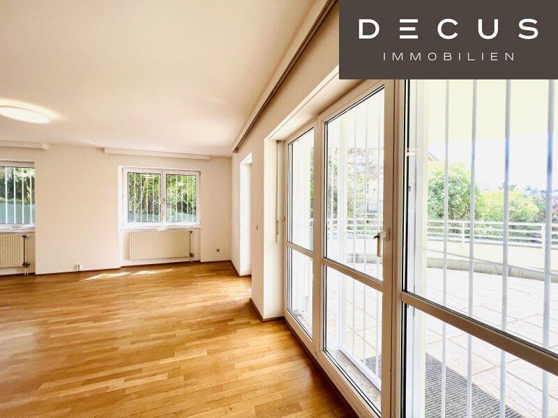DECUS