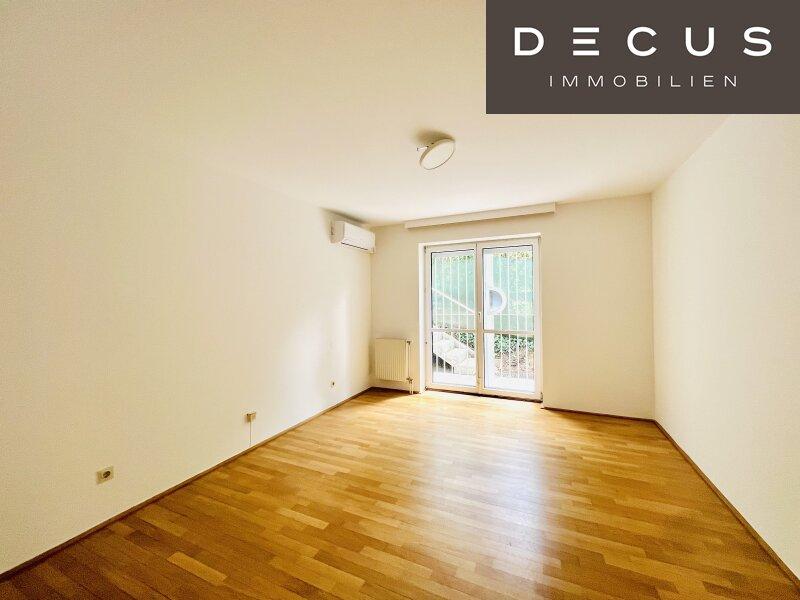 DECUS