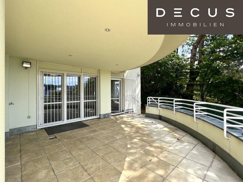 DECUS