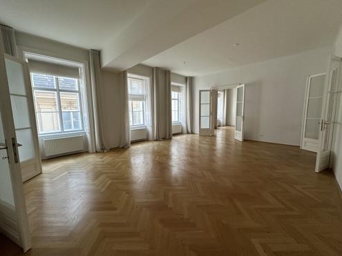 UNBEFRISTET: 4 ZIMMER mit separater Küche nahe Stephansplatz ab AUGUST!