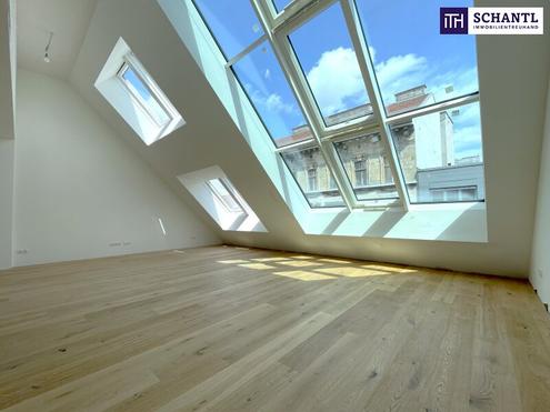 Wohntraum im Dach I perfekt aufgeteilte 3-4 Zimmer I atemberaubendes Wohnzimmer mit Glas-Himmel revitalisierter Stilaltbau I urbane Lage mit bester Infrastruktur!