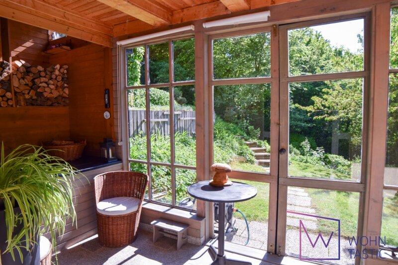 Windfang mit Blick in den Garten