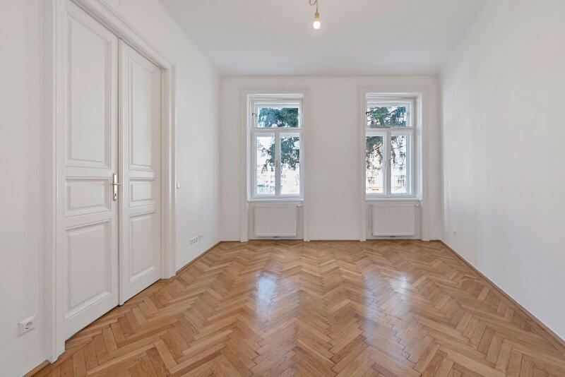 Schlafzimmer mit Blick ins Grn
