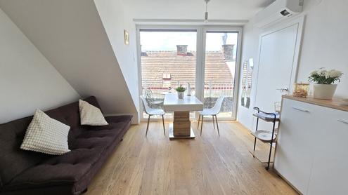Schne Dachgescho- Wohnung 2 Zimmer + Balkon