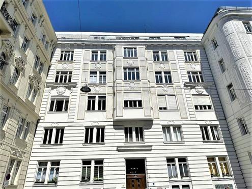 MLLWALDPLATZ, gepflegte 90 m2 Altbau, 3 Zimmer, Extrakche, 2er-WG-geeignet, Duschbad, Parketten, Flgeltren, U1-Nhe