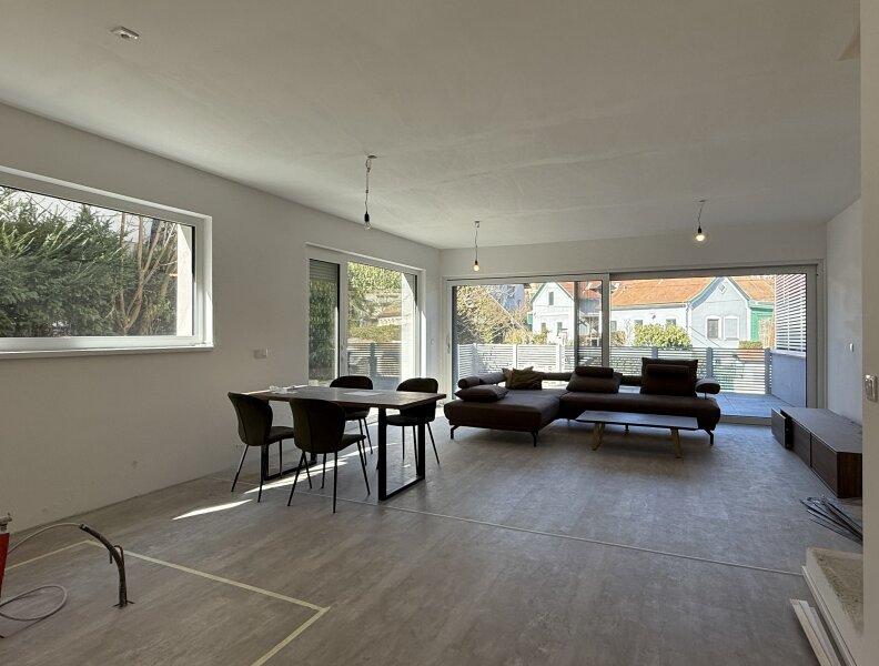 Wohnzimmer mit Terrassenzugang