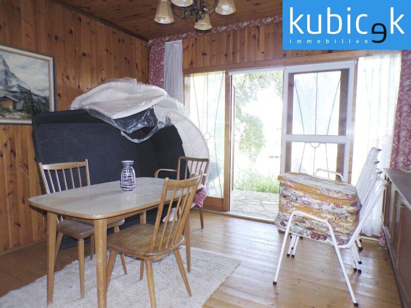 Wohnzimmer mit Ausgang in den Garten