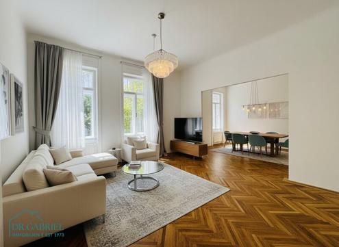 FRISCH SANIERTE ALTBAUWOHNUNG MIT KLEINEM BALKON