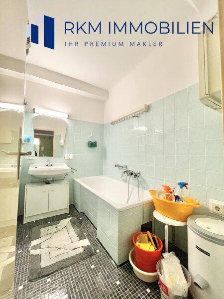 Badezimmer mit Badewanne