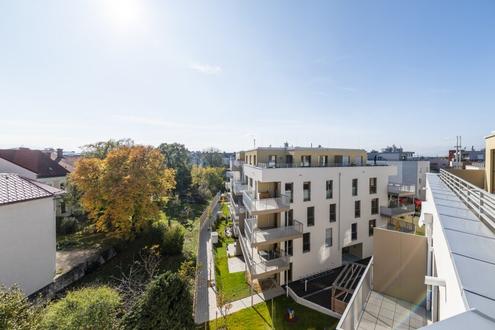 Wunderschner Erstbezug! Lichtdurchflutete 4-Zimmer-Dachgeschowohnung | Tischlerkche | Zwei Bder | Terrasse mit Weitblick und Privatsphre