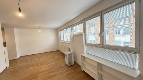 Moderne 2-Zimmer-Wohnung mit Klima und Stellplatz ab Mitte Juli!