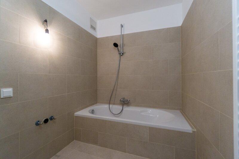 Badezimmer mit Wanne