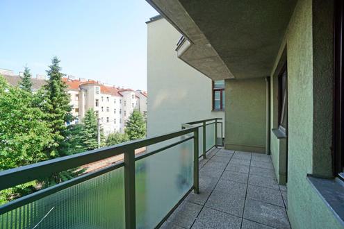 3 Zimmer mit Loggia in Hoflage - frisch generalsaniert & bestens gelegen