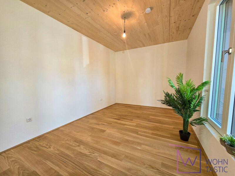 Zimmer 1 mit gemtlicher Holzdecke.