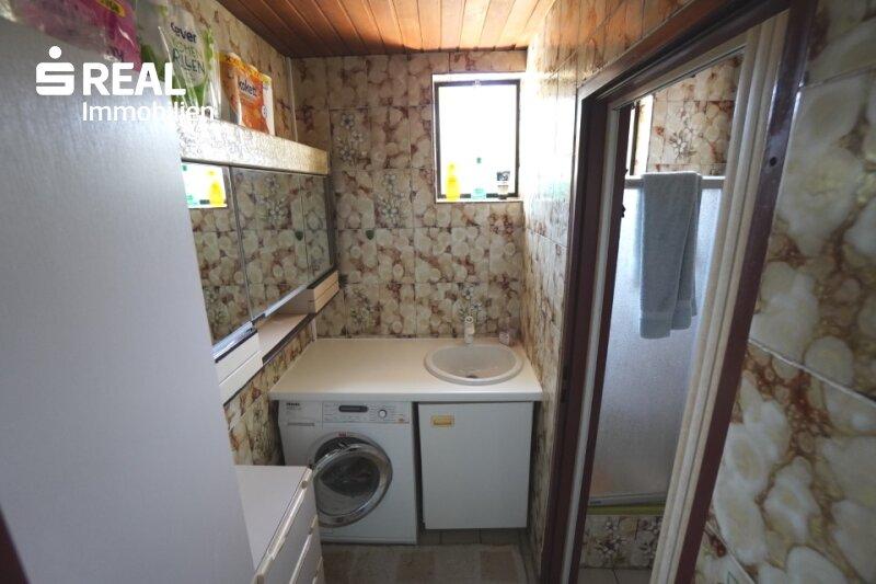EG - Bad mit Dusche und WC
