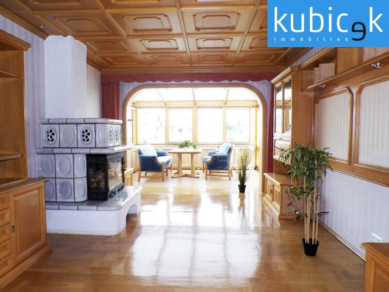 Wohnzimmer mit Blick zum Wintergarten