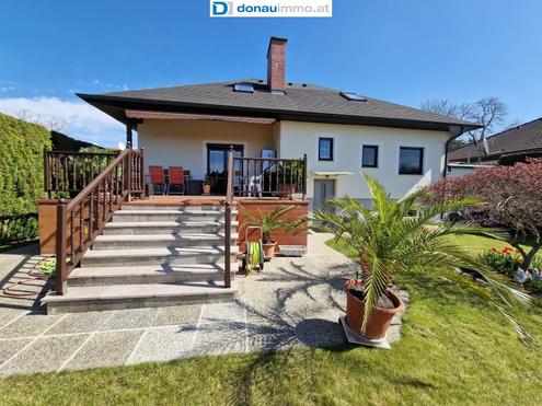 Großzügiges Massivhaus mit Keller und sonnigen Garten, Pool, Terrasse, Garage und Carport in 2483 Weigelsdorf
