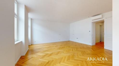 Stilvolle DG-Wohnung mit Balkon [A\]