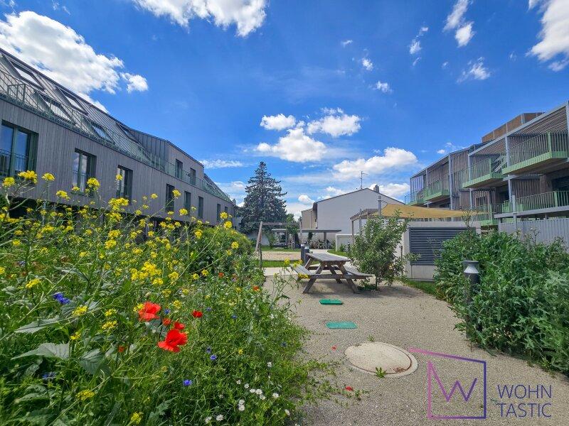Spielplatz mit beschatteter Sandkiste