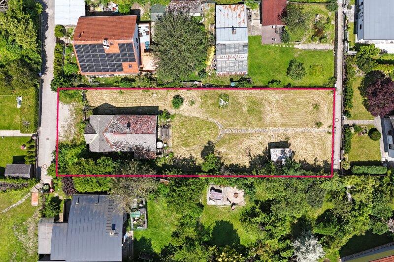 Draufsicht gesamtes Grundstck mit Abbruchhaus und Gartensch