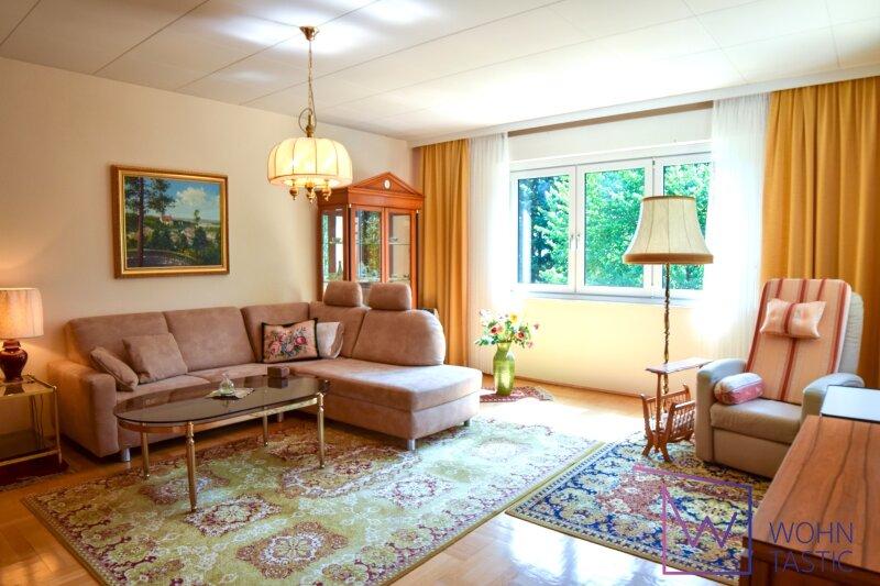 Gerumiges Wohnzimmer im OG