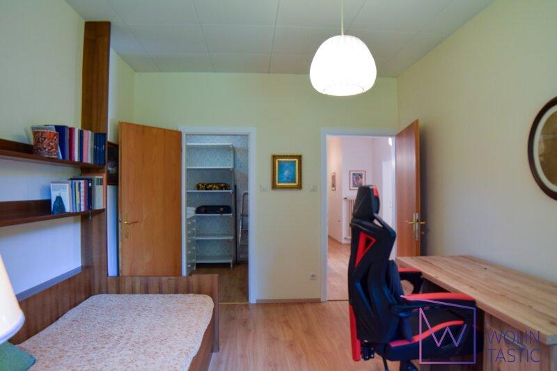 Zimmer 2 mit angeschlossenem Schrankraum