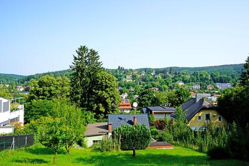 Groes Grundstck in Top-Aussichtslage mit gut vermietbarem Huschen