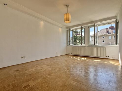 Sanierungsbedürftige Eckwohnung I Süd-West Ausrichtung I Ruhige Seitengasse I Viele Möglichkeiten zur Raumgestaltung I