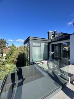 Erstbezug mit hochwertiger Ausstattung und traumhaftem Grün- und Stadtblick! - Exklusive Terrassenwohnung im 1. DG in 1230 Wien