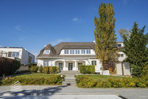 Prachtvolle Villa mit Poolhaus in Top-Ruhelage