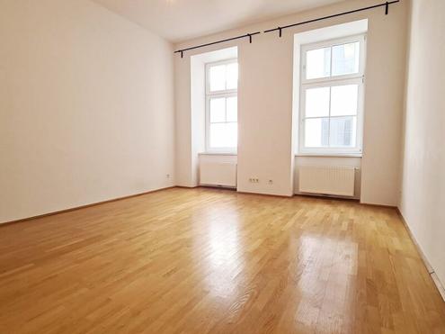 ZIEGLERGASSE bei FUZO Mariahilfer Straße, 50 m2 Altbau, Einzelwohnraum, Extraküche, Wannenbad, Ruhelage, 1. Liftgeschoß