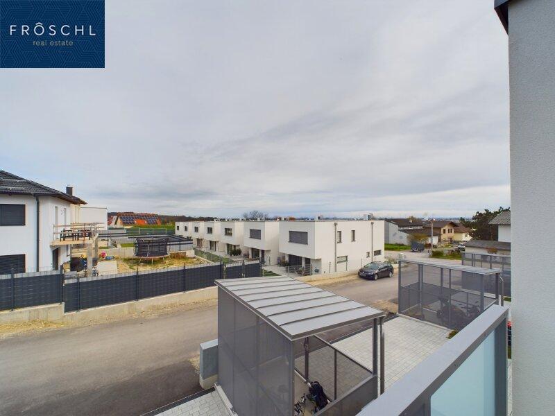 Ausblick vom Balkon zur Strae mit Blick Richtung Wien