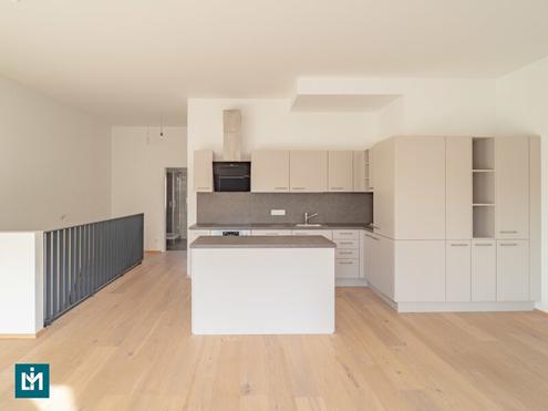 Ab 01.09.2025: Traumhafte Dachgeschoss-Maisonette mit großzügigen Terrassenflächen und inkludiertem Stellplatz mit E-Lademöglichkeit