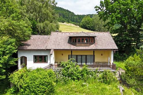Wohnen im Einklang mit der Natur: Einfamilienhaus mit Panoramablick und groem Garten