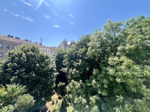 Hofruhelage: Altbauwohnung mit Grnblick!