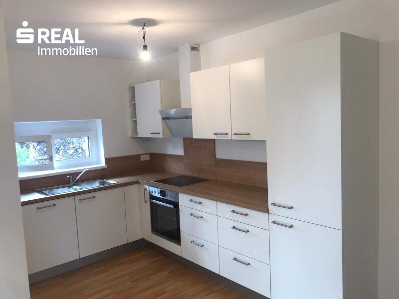 moderne Kche mit Fenster